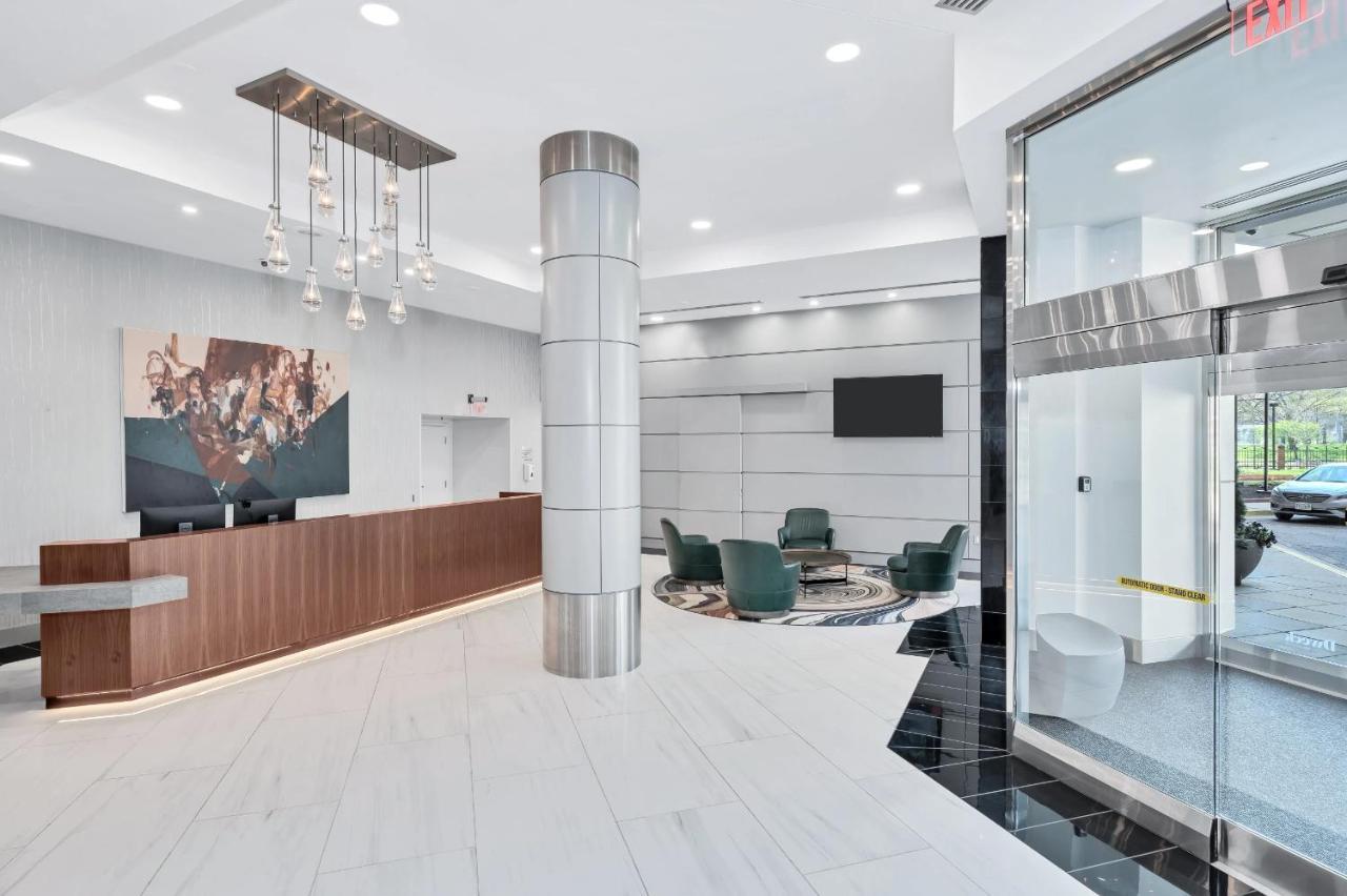 Modern & Charming Apt With Rooftop @Pentagon City Арлингтон Экстерьер фото