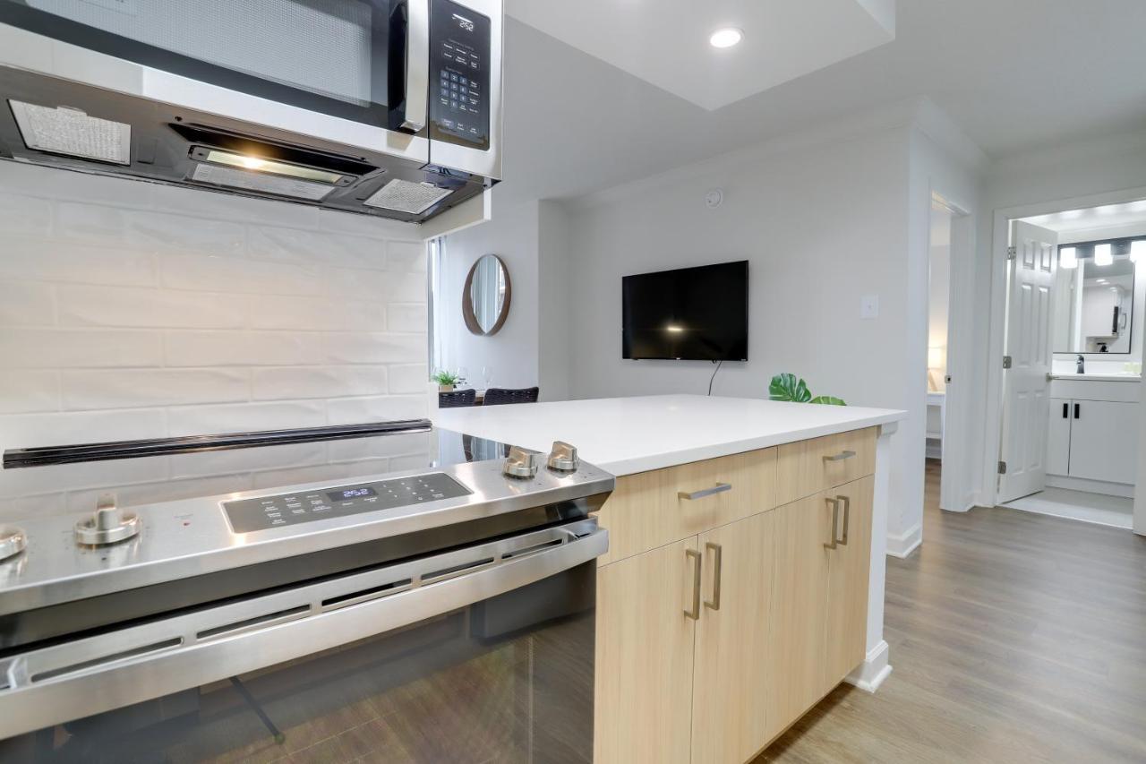 Modern & Charming Apt With Rooftop @Pentagon City Арлингтон Экстерьер фото