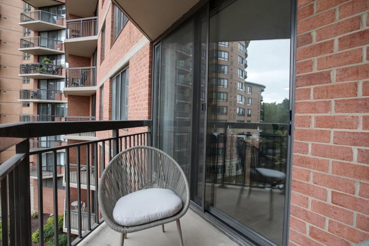 Modern & Charming Apt With Rooftop @Pentagon City Арлингтон Экстерьер фото