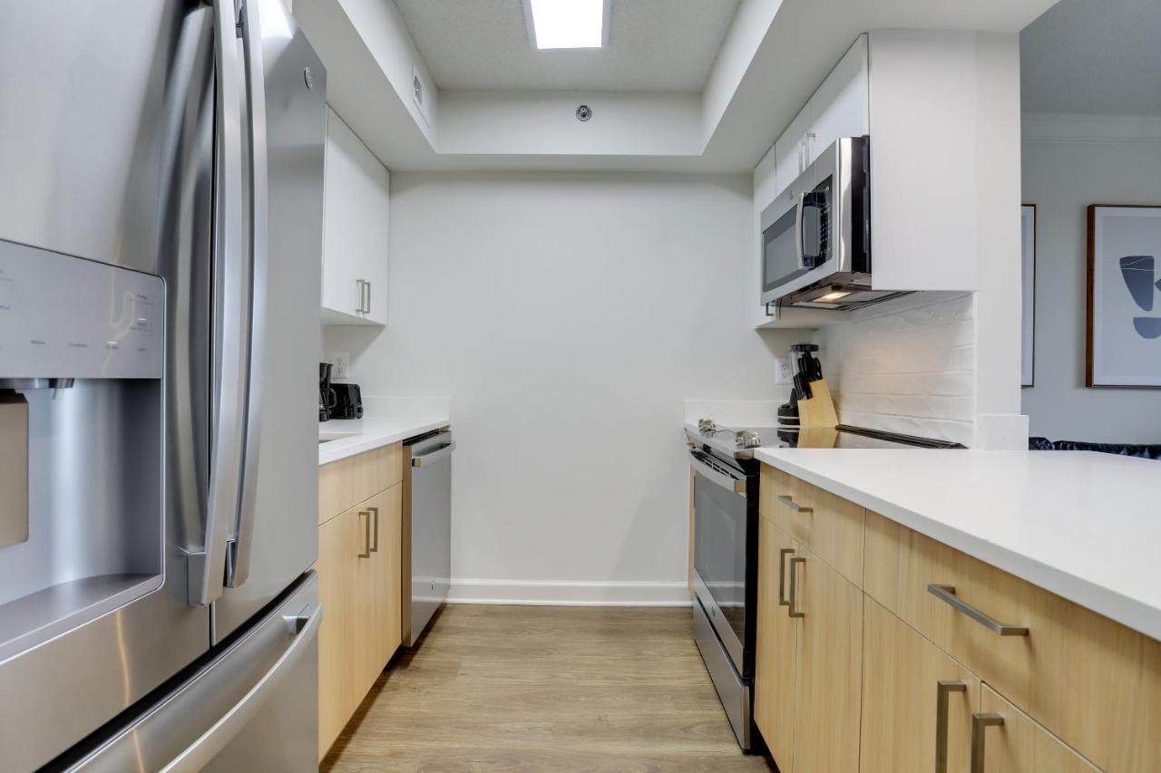 Modern & Charming Apt With Rooftop @Pentagon City Арлингтон Экстерьер фото