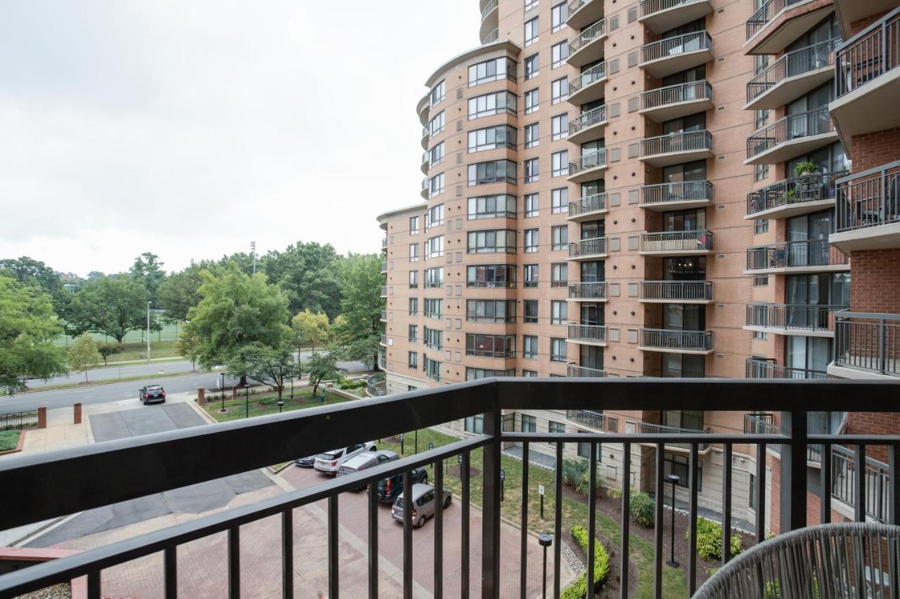 Modern & Charming Apt With Rooftop @Pentagon City Арлингтон Экстерьер фото